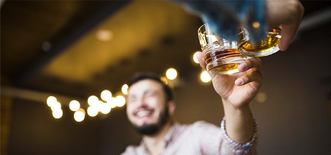 WHISKY DOZRIEVA VEKOM, MUŽ DOZRIEVA S WHISKY
